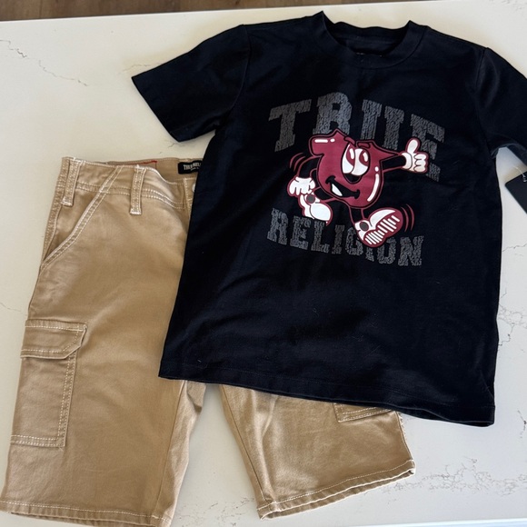 True Religion Black Tee with Fun Graphic and Short - Picture 1 of 4